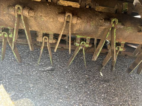 Krone EasyCut F 320CV Float mit V-Zinkenaufbereiter