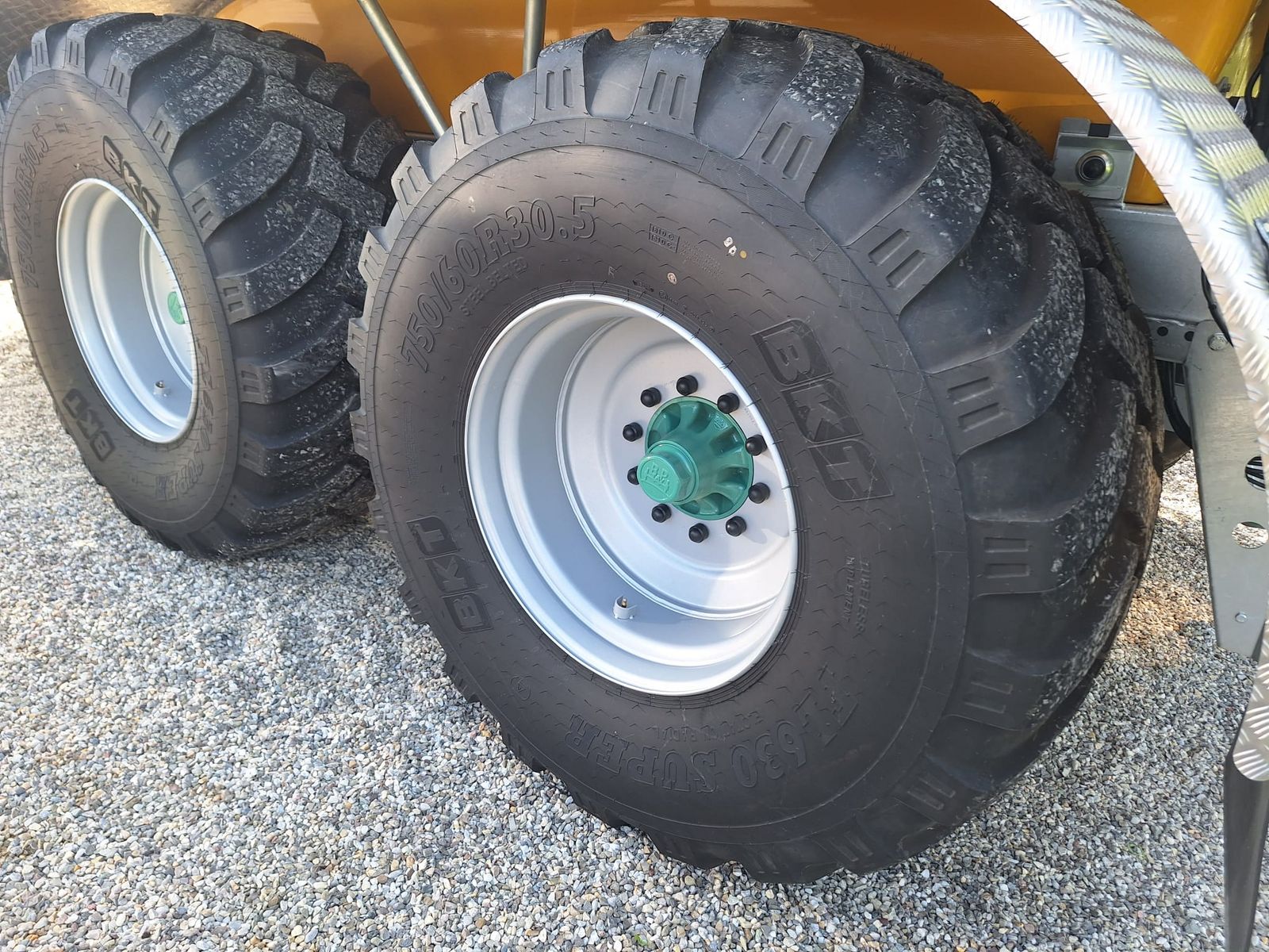 BKT BKT 750/60R30,5 Reifen  2