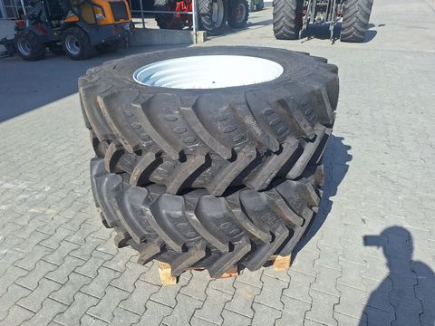 BKT 480/70R34+380/70R24 