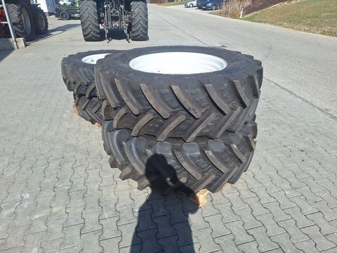 BKT 480/70R34+380/70R24 