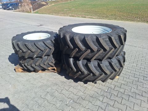 BKT 480/70R34+380/70R24 