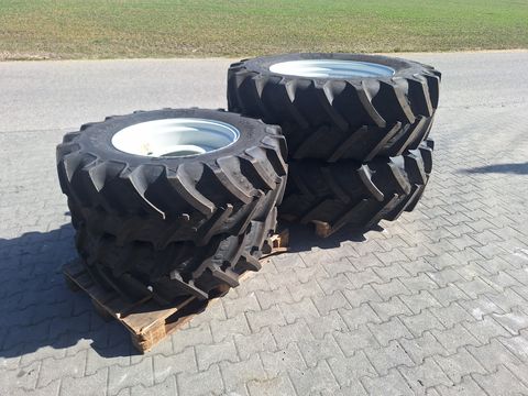 BKT 480/70R34+380/70R24 