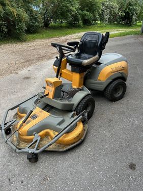 Stiga PARK PRO 25 WD mit 125cm Mähdeck