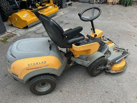 Stiga PARK PRO 25 WD mit 125cm Mähdeck