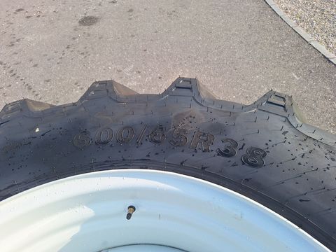 Alliance 600/65R38+480/65R28 Kompletträder