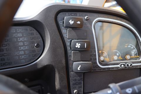 JCB 525-60 AGRI PLUS T5