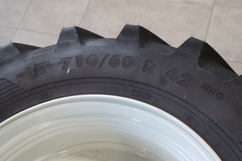 Vredestein 710/60R42 +  600/60R30