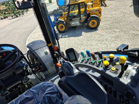 New Holland TS135A