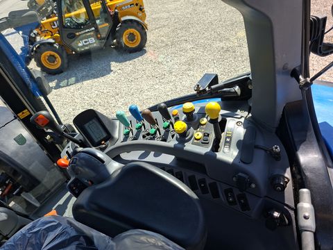 New Holland TS135A