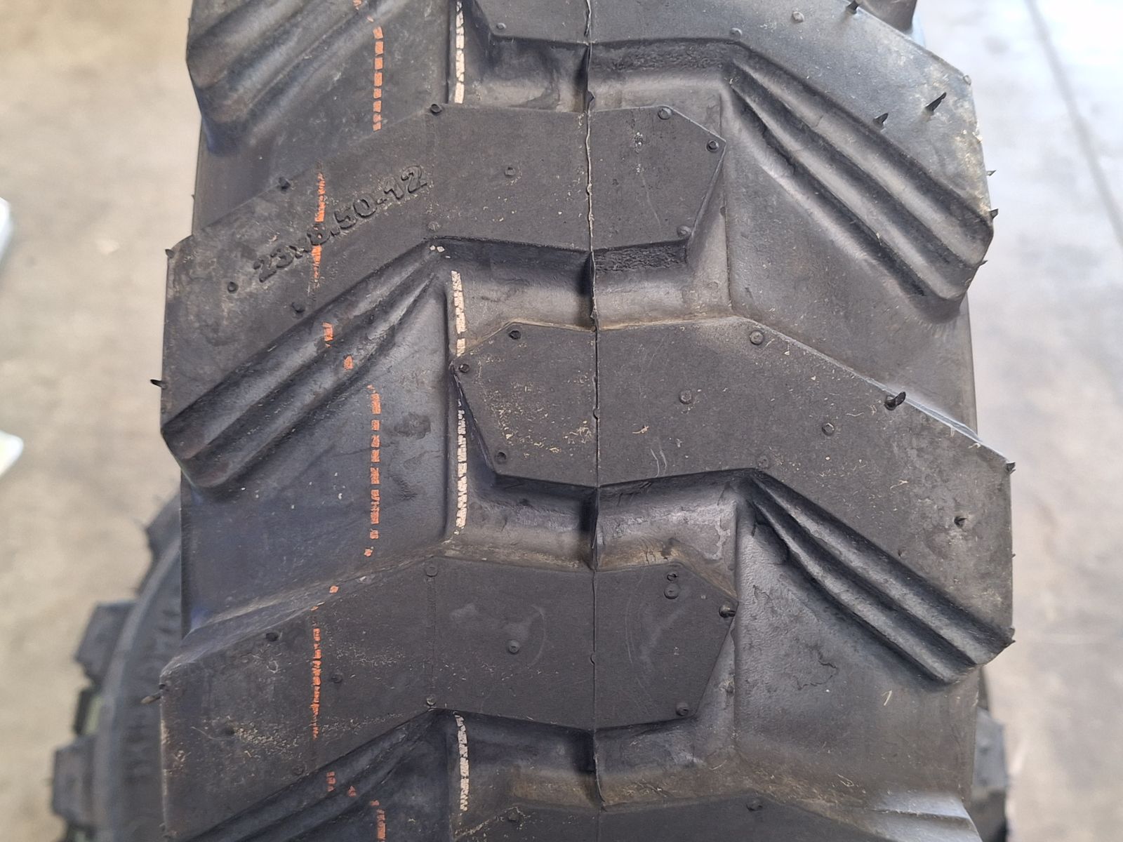 BKT 23x8.50-12 SKID 3