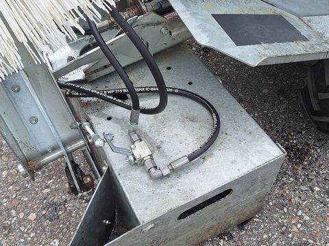 Westermann CM2 mit Spaltenschieber + Einstreugerät