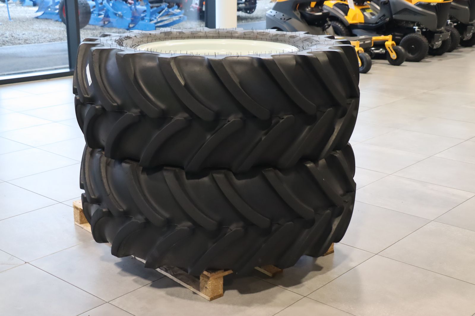 Firestone 480/65 R28 zu Steyr Expert + Multi 3