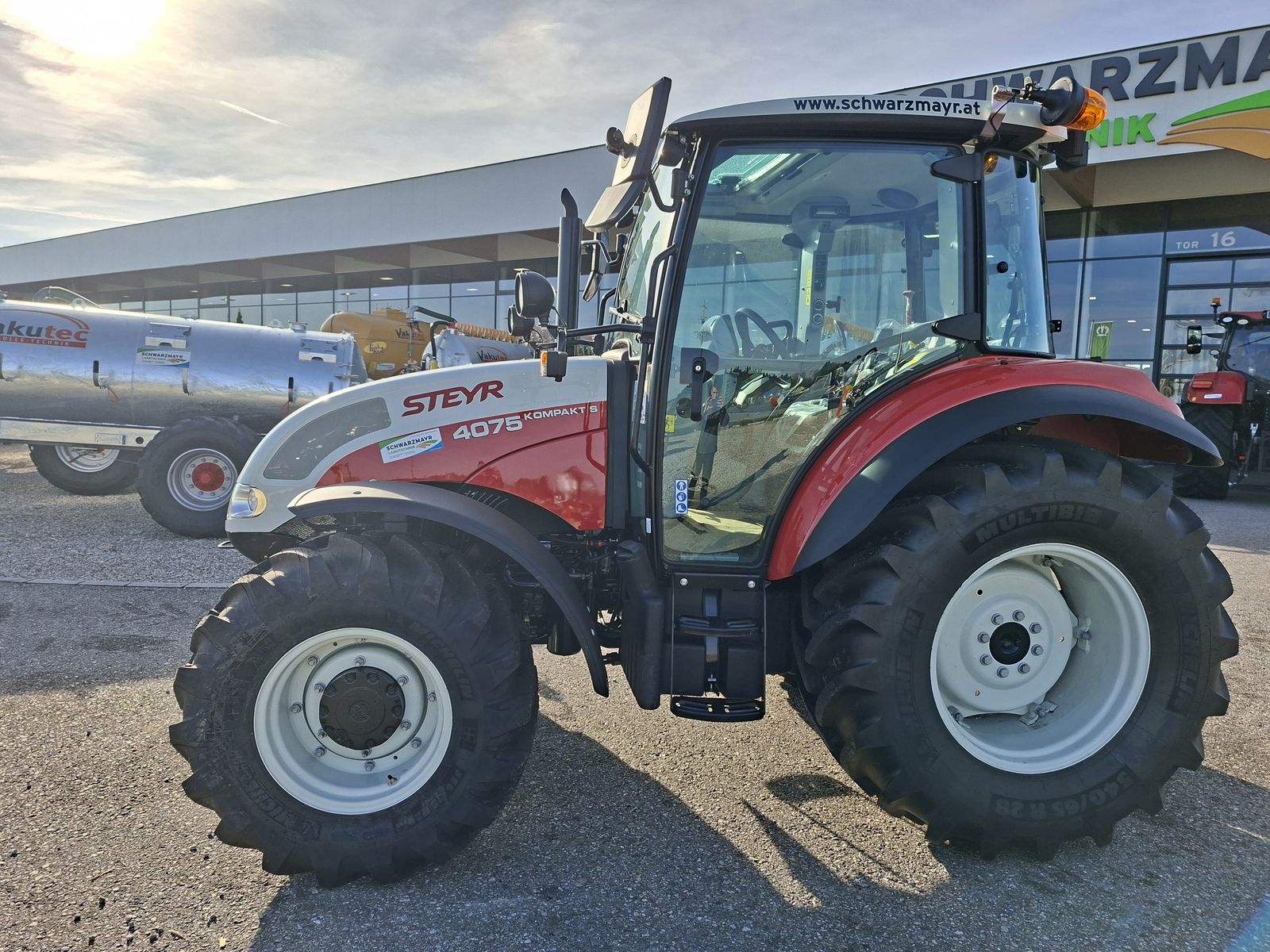 Steyr 4075 Kompakt S (Stage V) 3