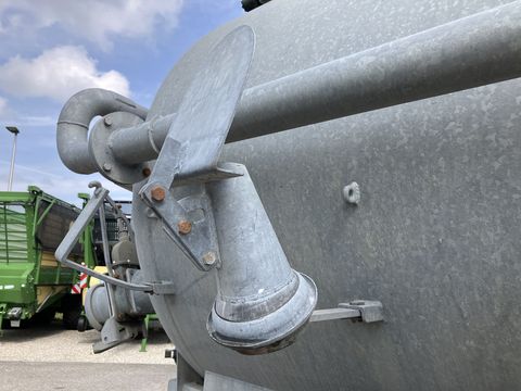 Lochmann RC 160 T mit Güllewerfer