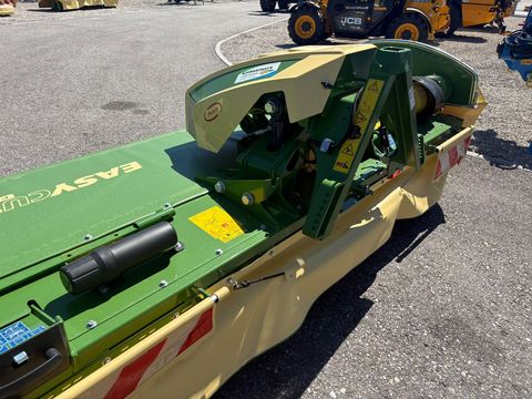 Krone EasyCut F 320 G4 WD geschoben