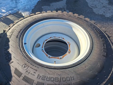 Nokian 480/80R34+400/80R24 Kompletträder