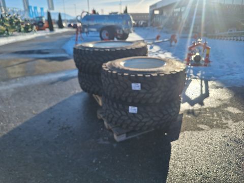 Nokian 480/80R34+400/80R24 Kompletträder