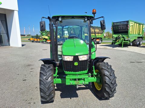 John Deere 5058E