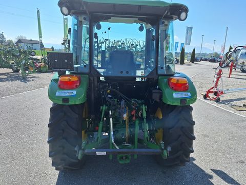 John Deere 5058E