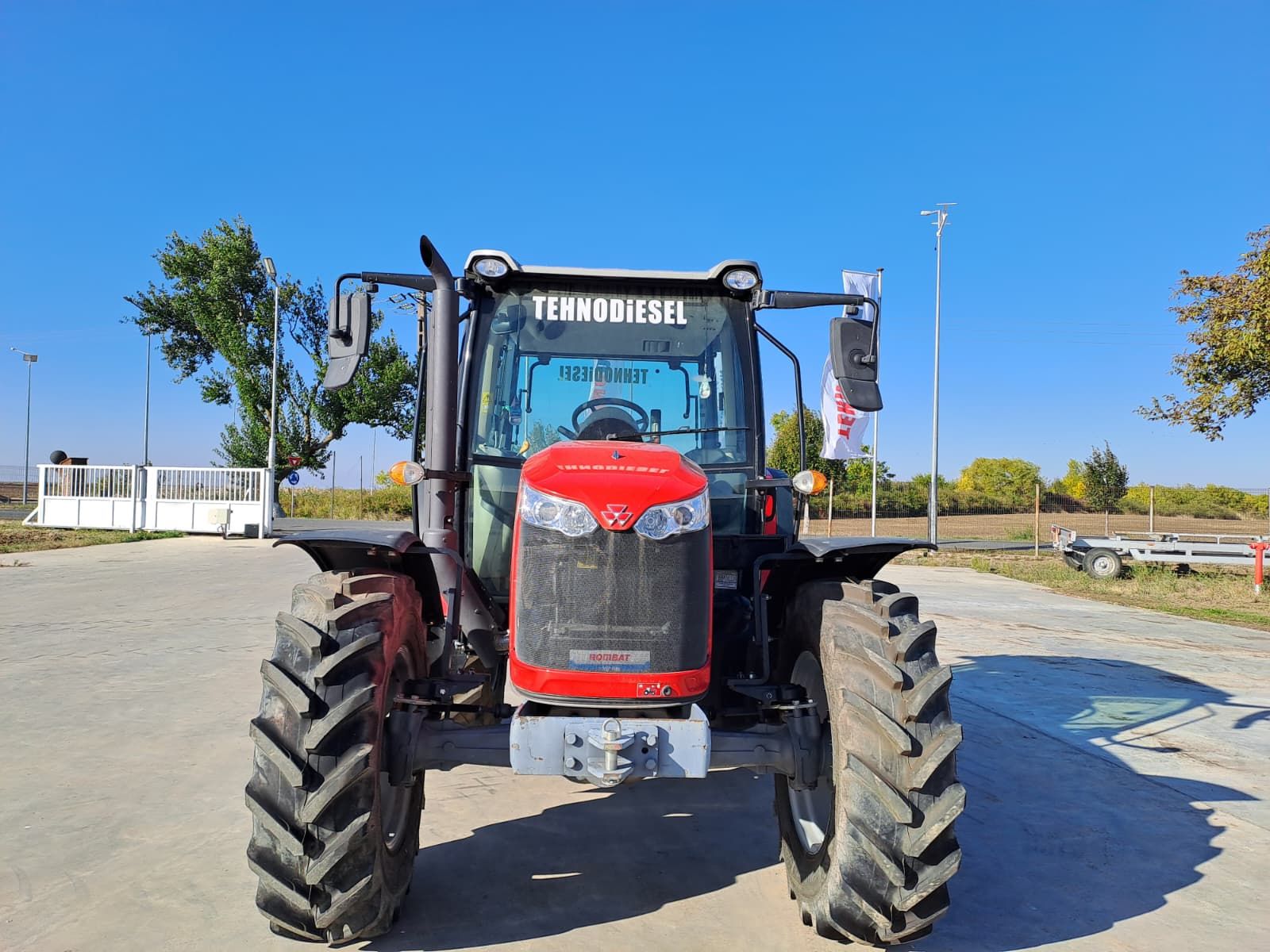 Massey Ferguson MF 4707 1