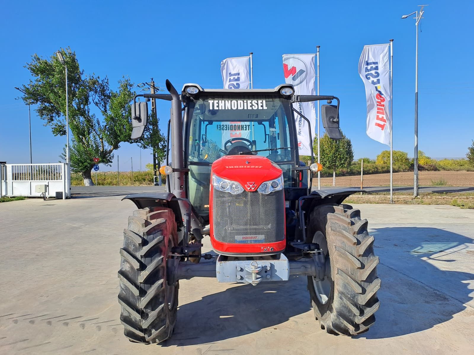 Massey Ferguson MF 4707 2