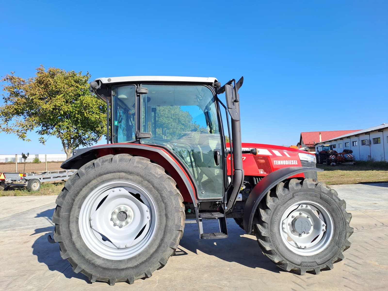 Massey Ferguson MF 4707 3
