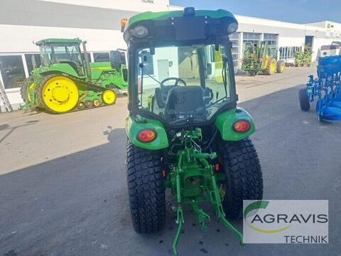 John Deere 3046R 2