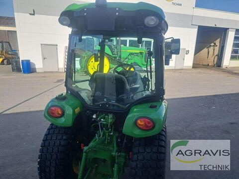 John Deere 3046R 3