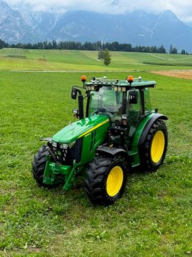 John Deere 5085M