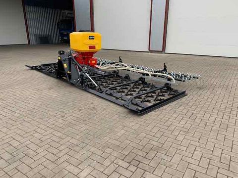 Wiesenegge mit Striegel und Nachsaatgerät 3