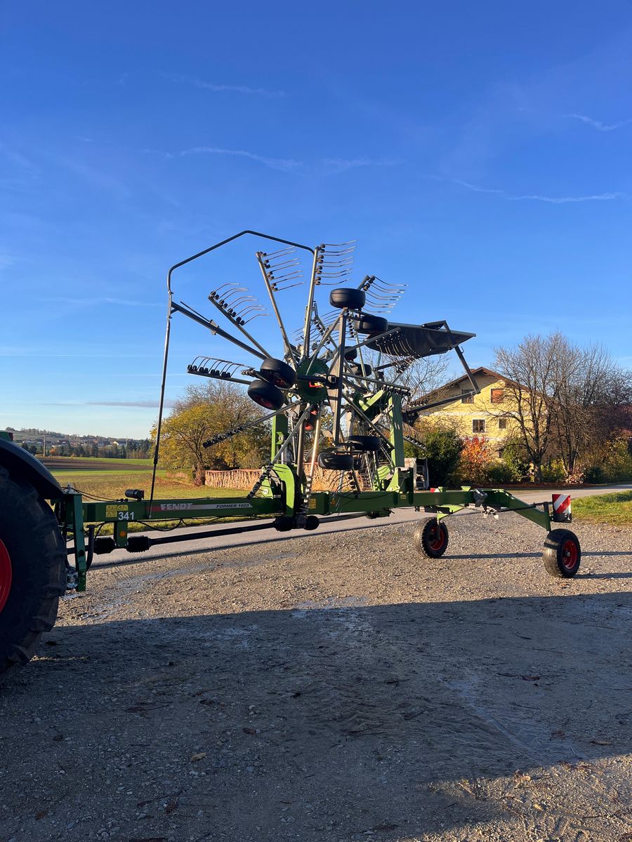 Fendt Former 1603 Seitenschwader mit Tranportfahrwerk 1