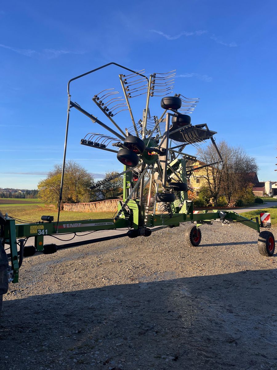 Fendt Former 1603 Seitenschwader mit Tranportfahrwerk 3