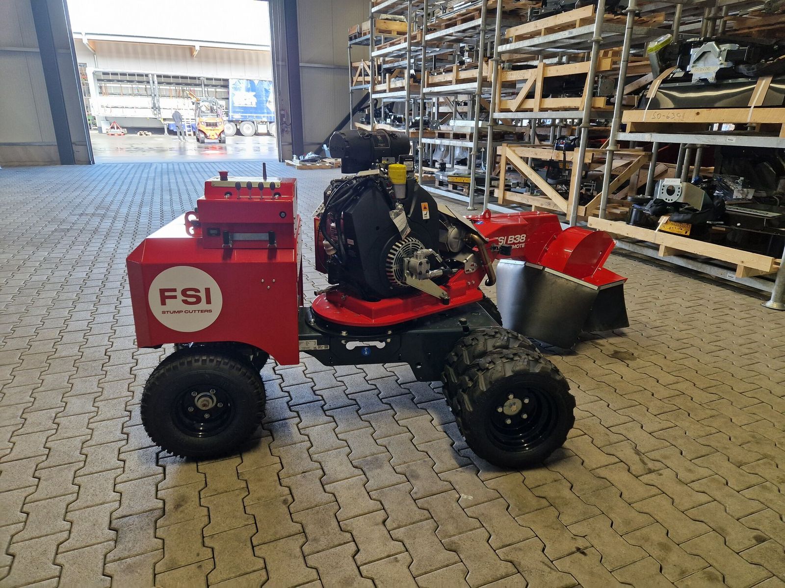 FSI B38 4WD REMOTE Baumstumpffräse /Stubbenfräse 3