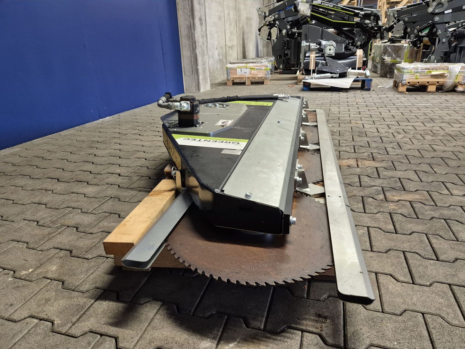 Greentec LRS 2402 Astsäge /Baumsäge für Bagger 3