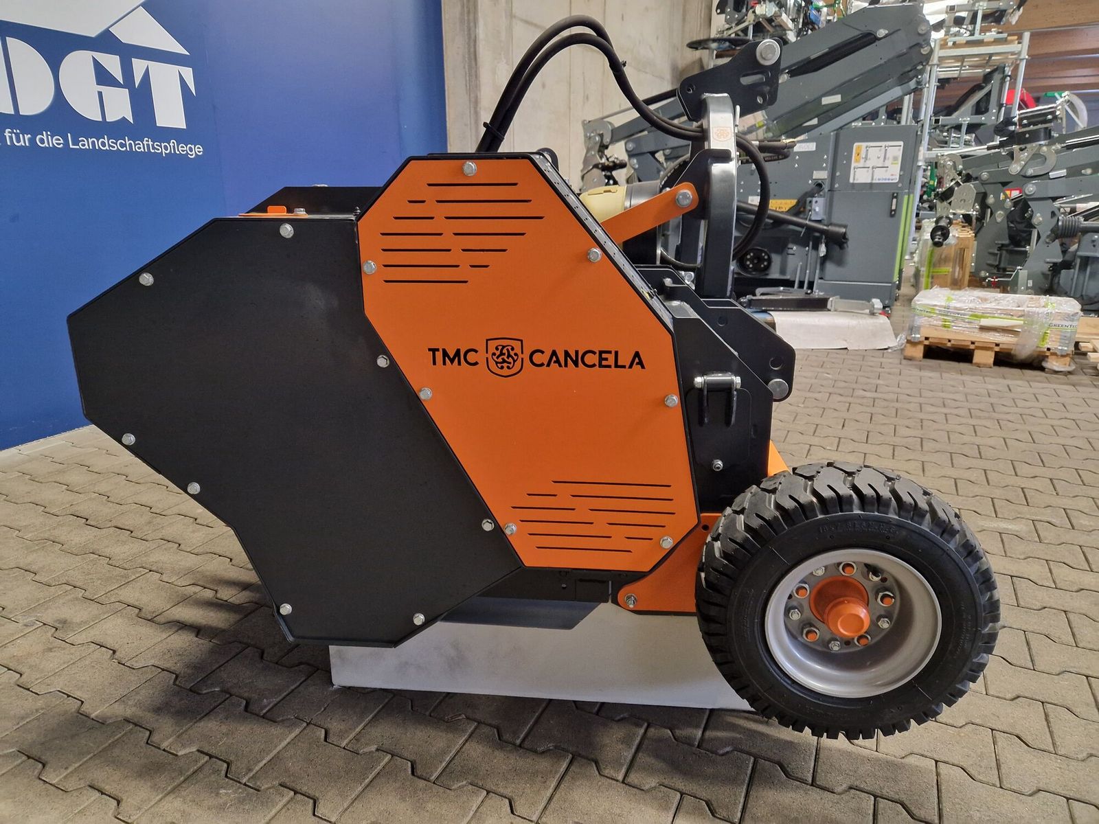TMC Cancela TVJ-150 Mulcher mit Pick-Up-Lagergerät 3