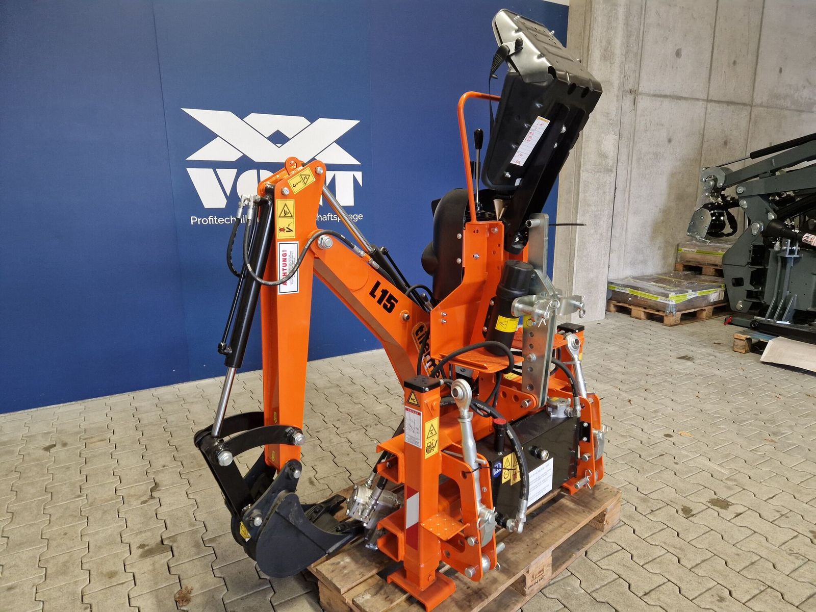 DIGGER L15 Heckbagger /Anbaubagger 1