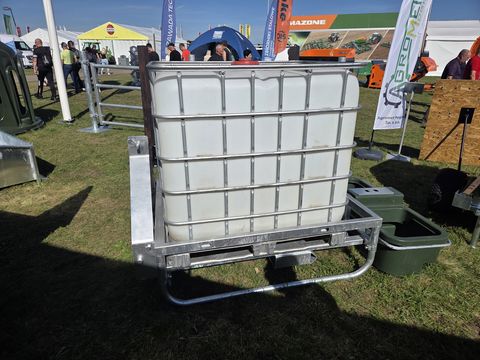 Sonstige Wassertränke IBC mit 3 Punkt Aufnahme 