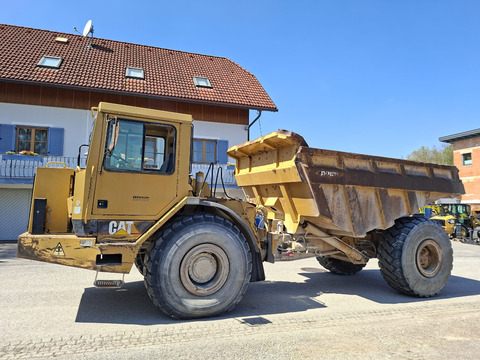 Caterpillar D25D