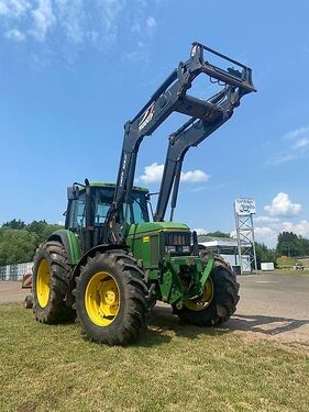 John Deere 6800 mit Frontlader und Fronthydraulik