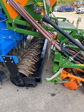 Amazone AD-P 303 Spezial mit Rabe Corvus Kreiselegge 3