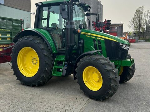 John Deere 6090M