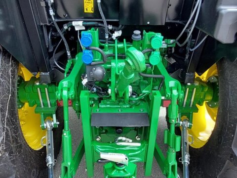 John Deere 5075 E