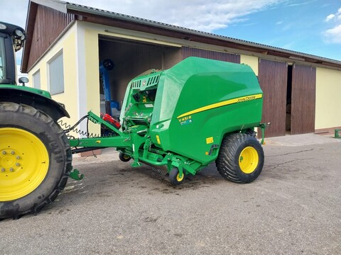 John Deere V451R