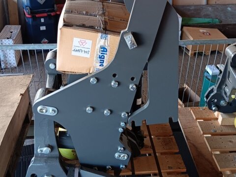 Aigner Frontkraftheber + Frontzapfwelle