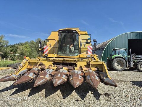 New Holland TX 68 Plus 2