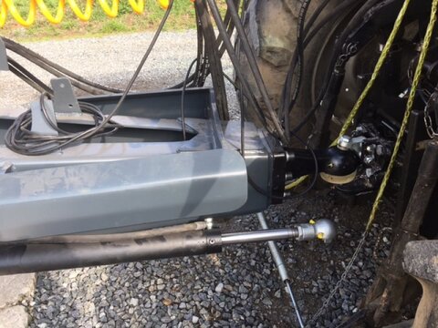 Kobzarenko TZP-39 45m³ Druckluft Zwangslenkung Deichselfede 2