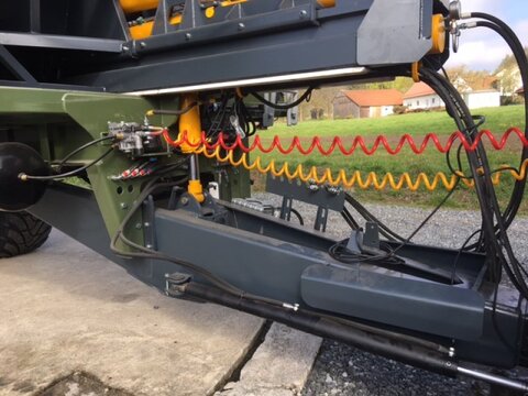 Kobzarenko TZP-39 45m³ Druckluft Zwangslenkung Deichselfede 3