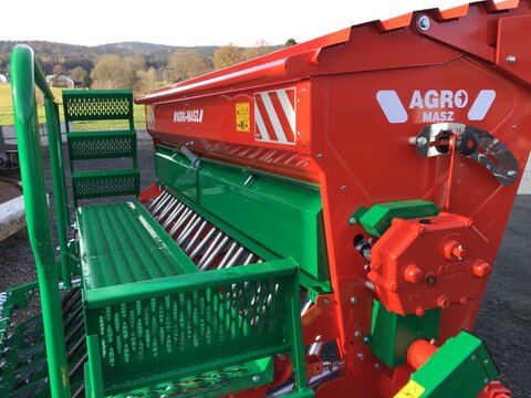 Agro-Masz SN 300 aufgebaute Sämaschine elektrische Fahrgas