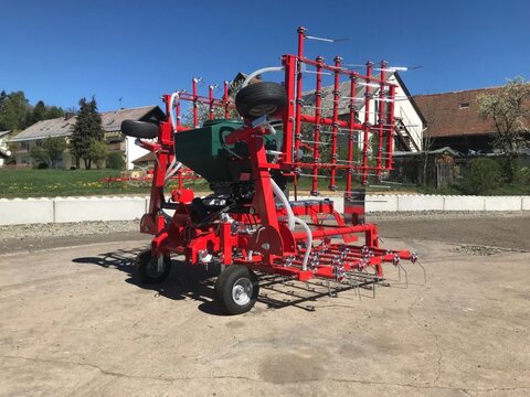 6m Wiesenstriegel Pneumatischer Streuer 2