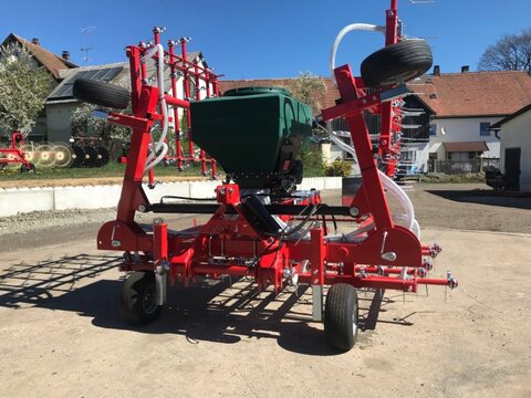 6m Wiesenstriegel Pneumatischer Streuer 3